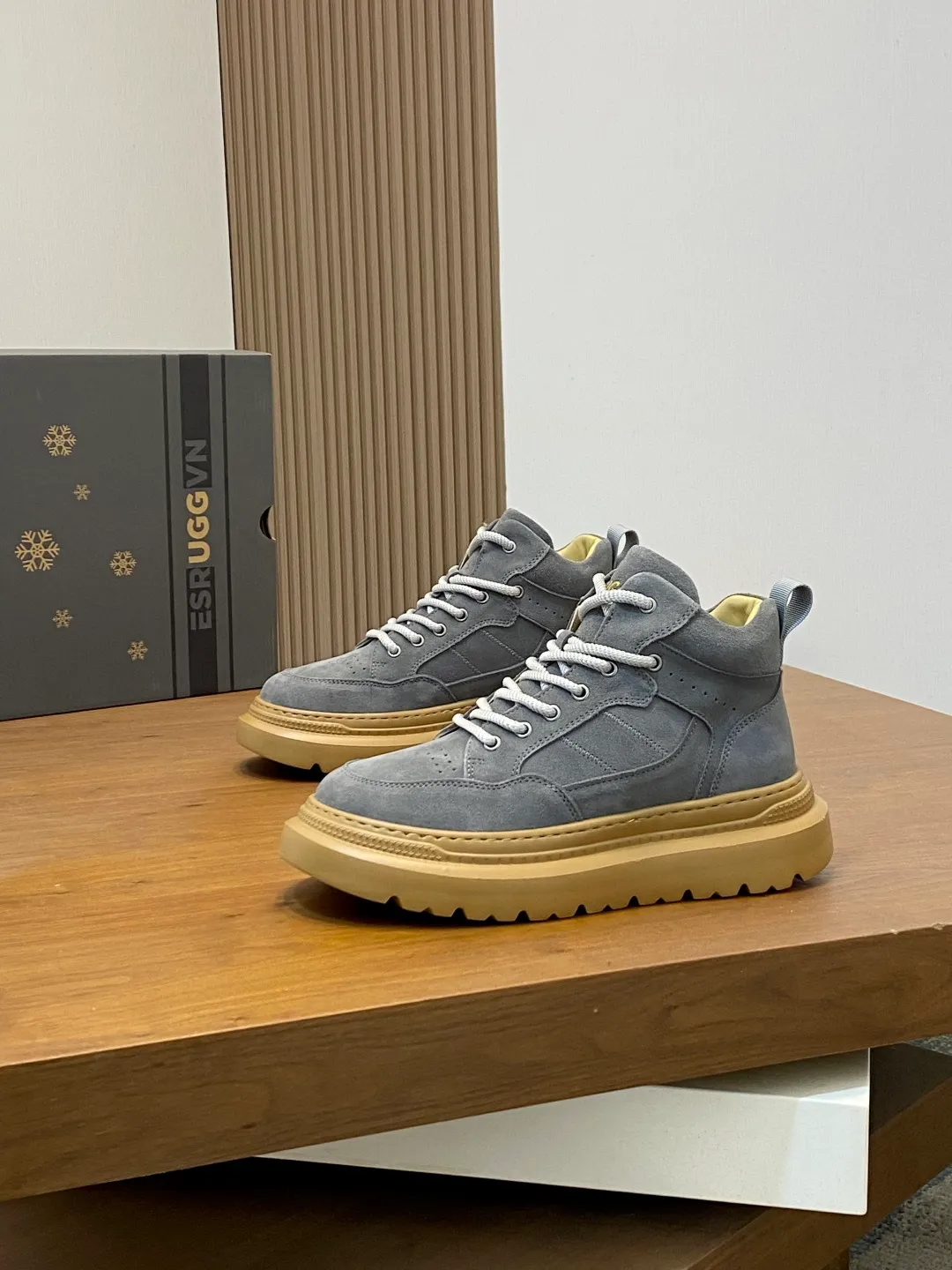 Men's shoes 💰740 UGG lace-up thick-soled sports shoes for men. Full of fashion, casual and versatile. The frosted upper is high-end without looking old-fashioned. The upper is waterproof and oil-proof, fashionable and easy to take care of. The lining is made of sheepskin. It is comfortable and warm. The upper foot is not bloated at all. Super fashionable Size: 39-44